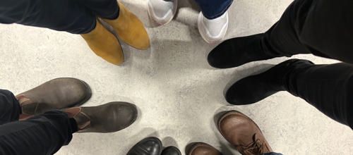 Sko i en rundkreds, der skal signalere fællesskab og plads til forskellighed